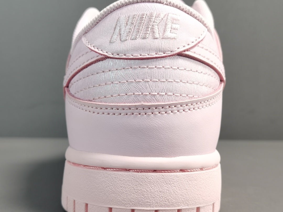 NIKE DUNK x PRISM PINK