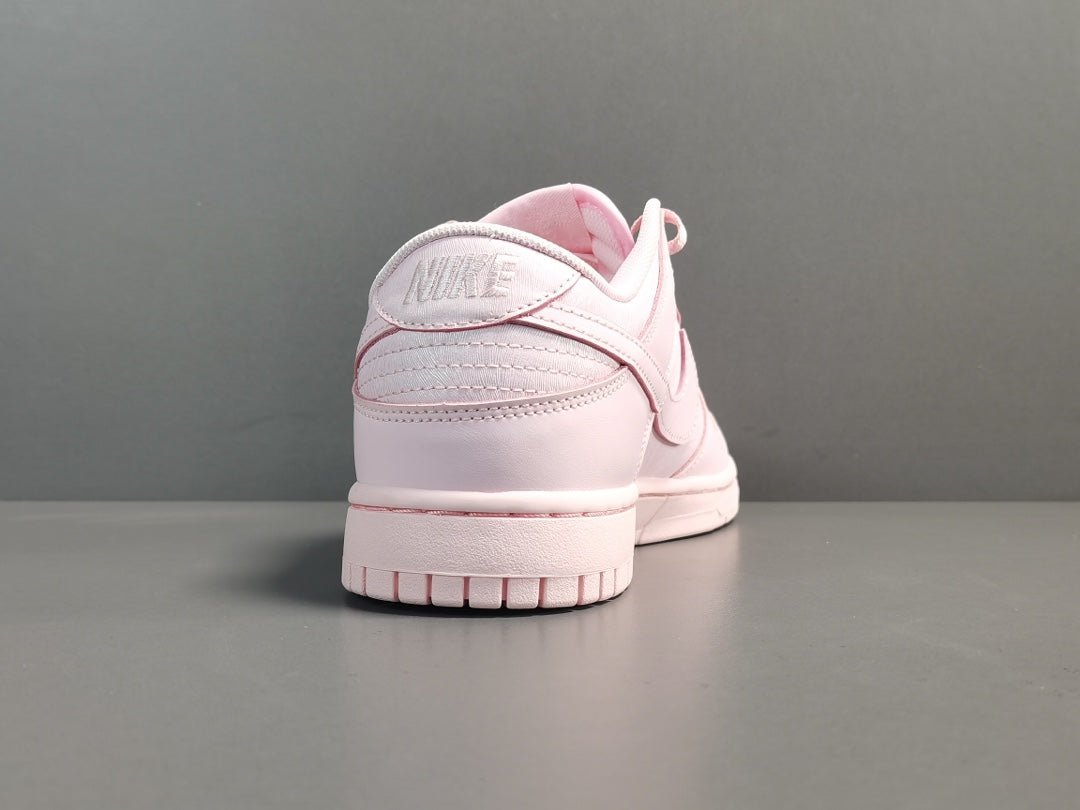 NIKE DUNK x PRISM PINK