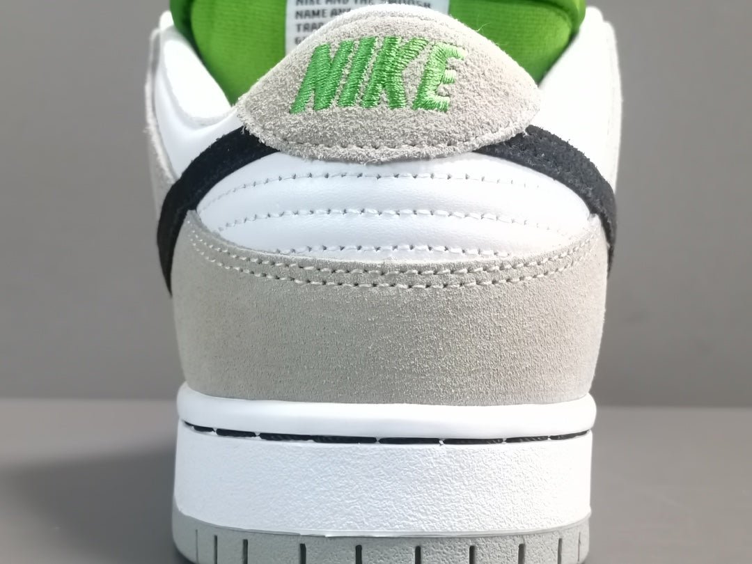 NIKE SB DUNK x CHLOROPHYLL