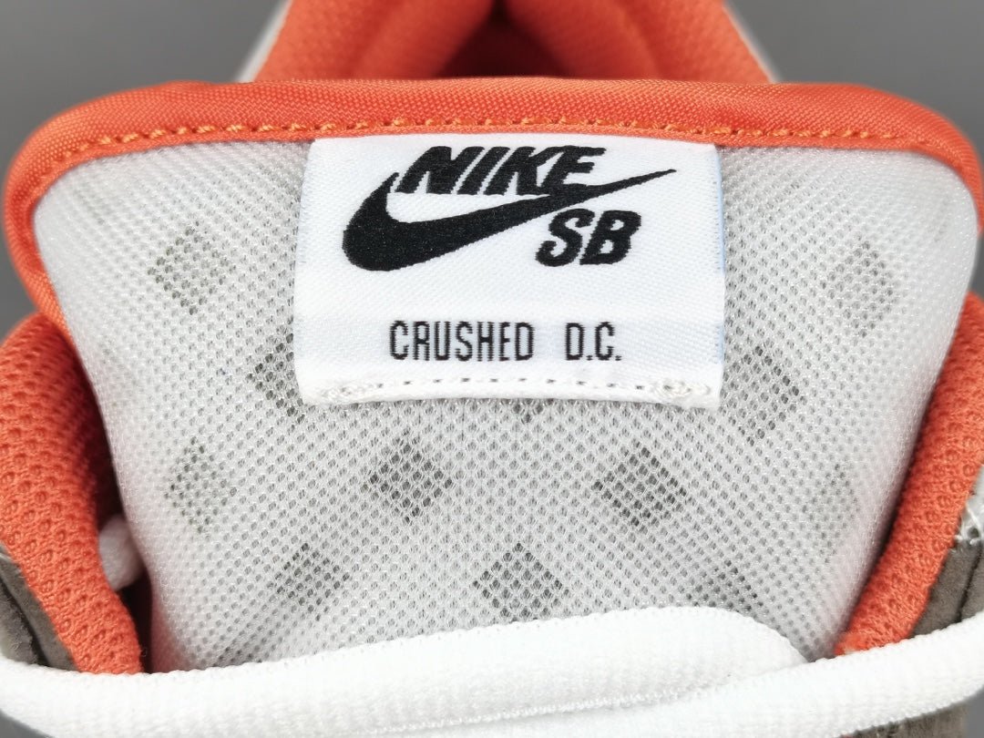 NIKE SB DUNK x CRUSHED D.C.