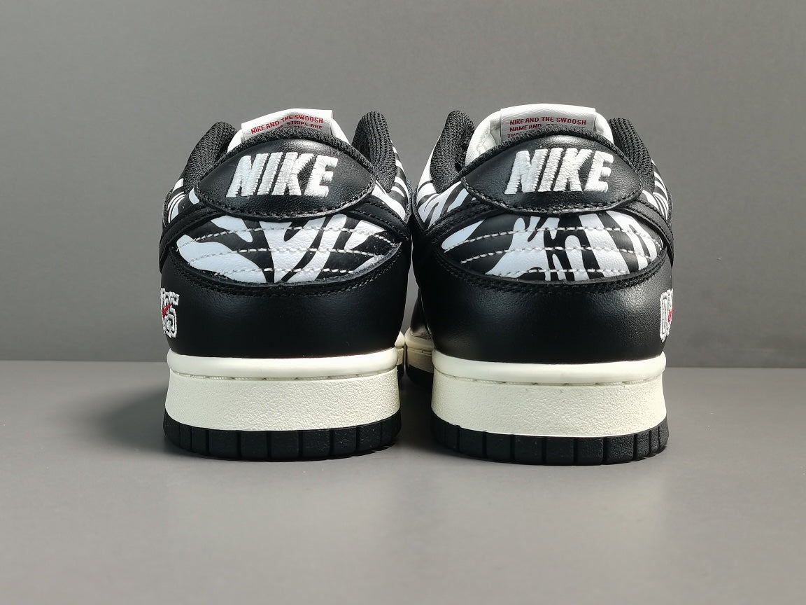 NIKE SB DUNK x QUARTERSNACKS ZEBRA