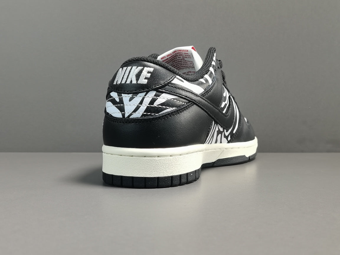 NIKE SB DUNK x QUARTERSNACKS ZEBRA