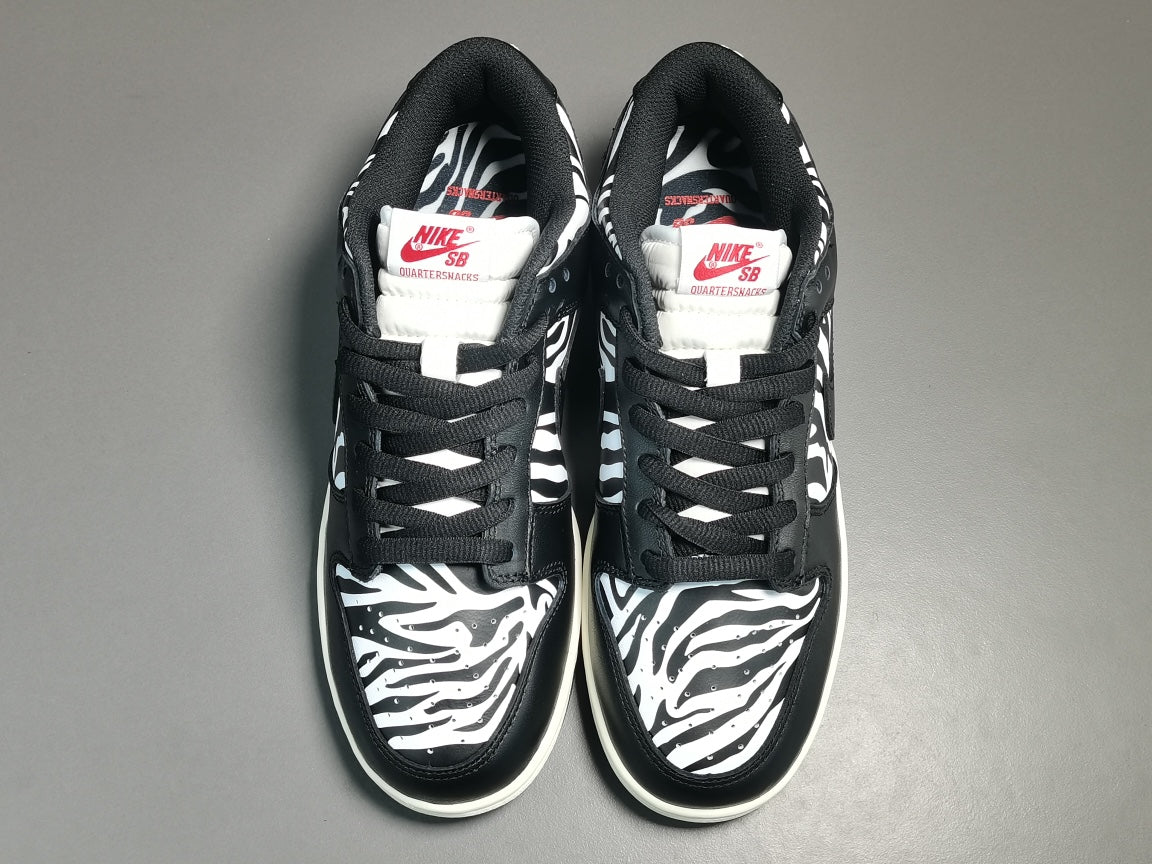 NIKE SB DUNK x QUARTERSNACKS ZEBRA