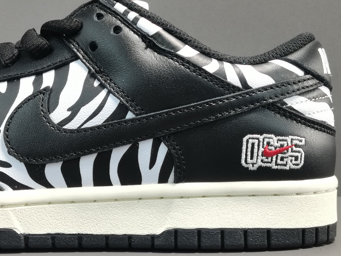 NIKE SB DUNK x QUARTERSNACKS ZEBRA