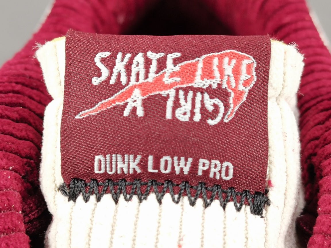 NIKE SB DUNK x SKATE LIKE A GIRL