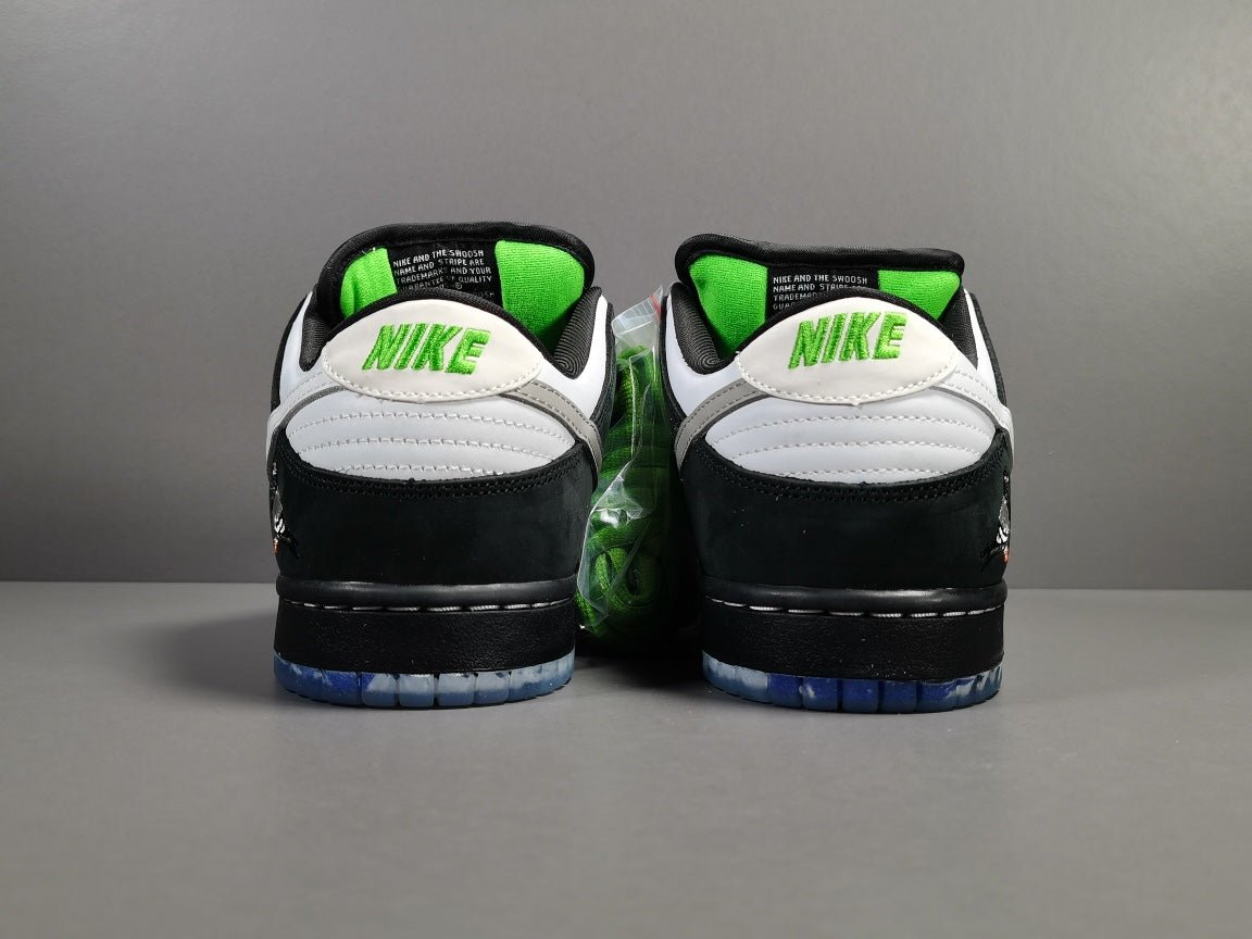 NIKE SB DUNK x STAPLE PANDA PIGEON