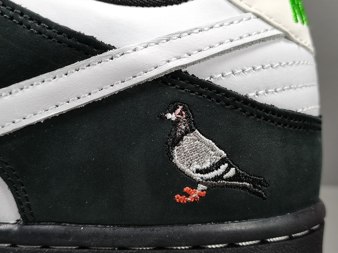 NIKE SB DUNK x STAPLE PANDA PIGEON