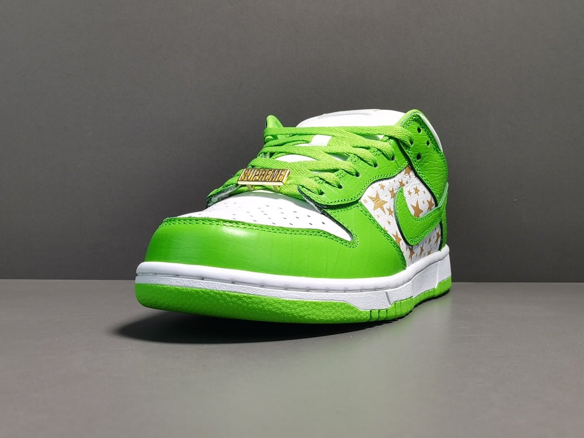 NIKE SB DUNK x SUPREME STARS MEAN GREEN