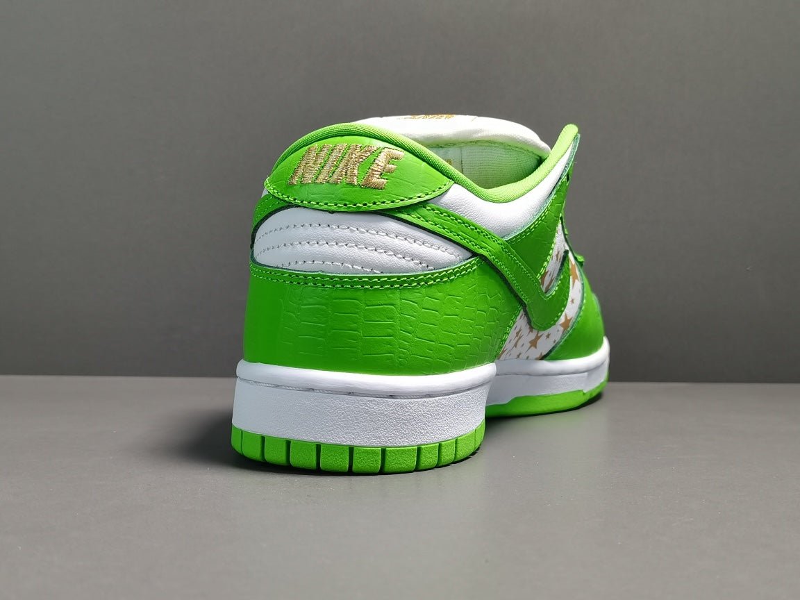 NIKE SB DUNK x SUPREME STARS MEAN GREEN