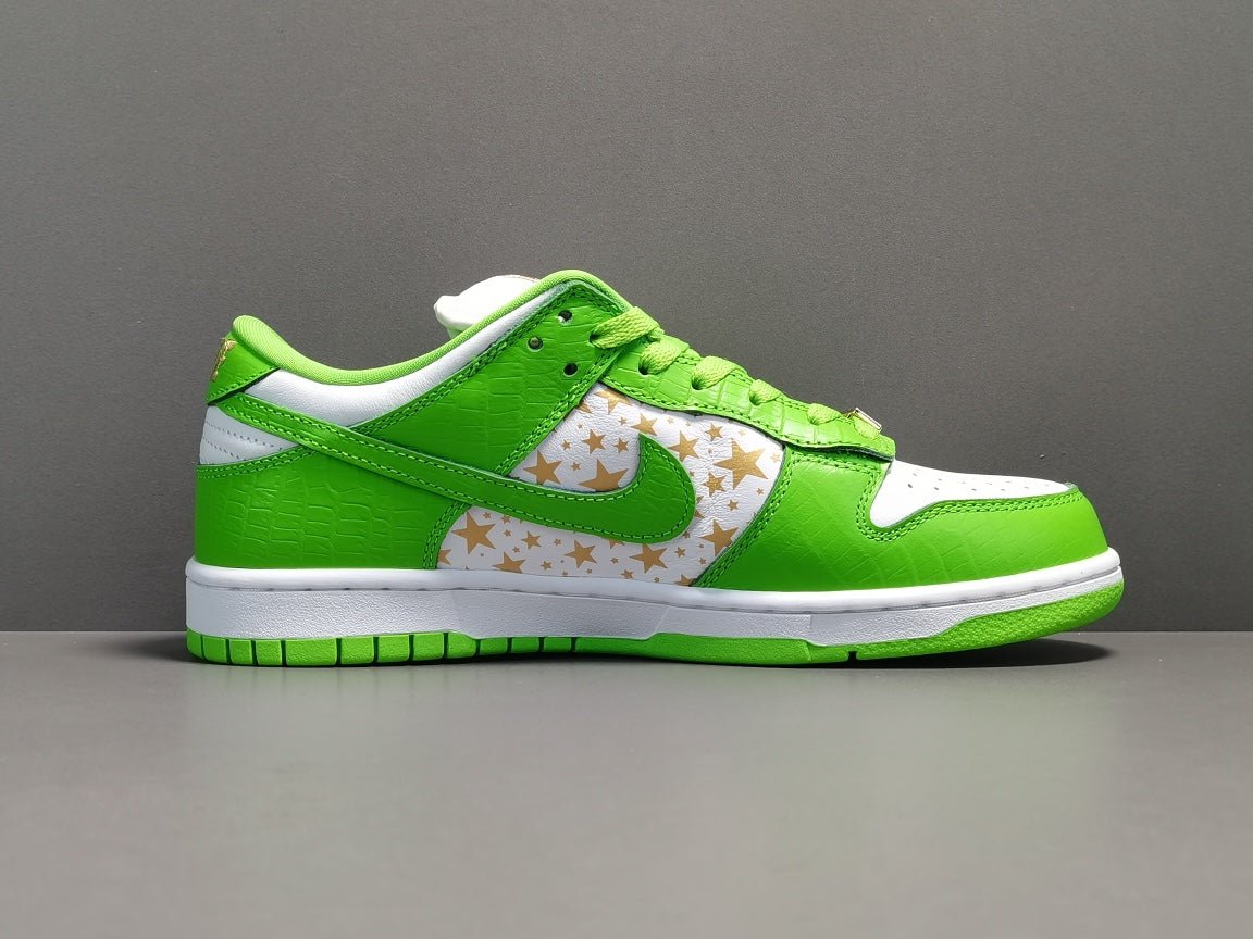 NIKE SB DUNK x SUPREME STARS MEAN GREEN