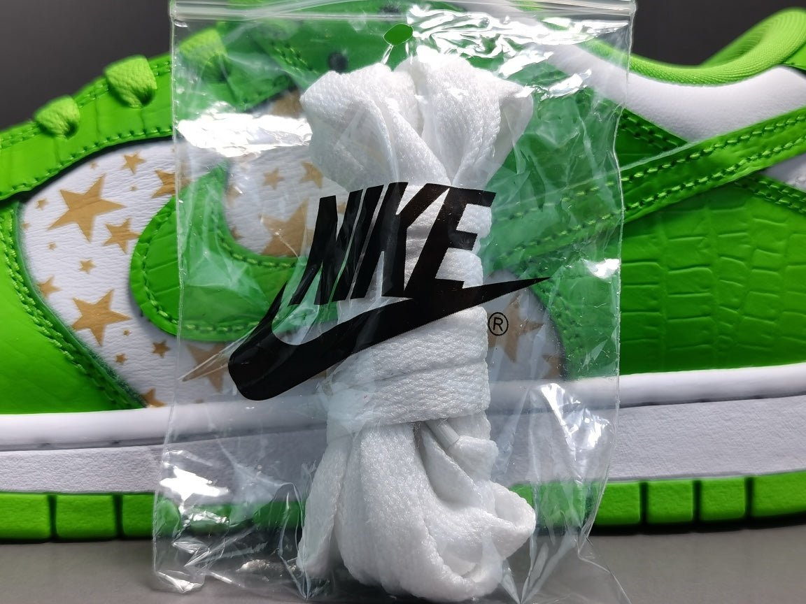 NIKE SB DUNK x SUPREME STARS MEAN GREEN